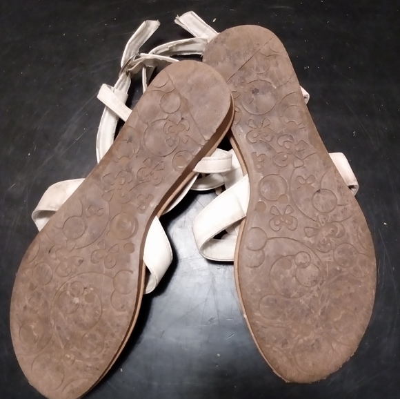 Frilly sandals - Picture 3 of 3